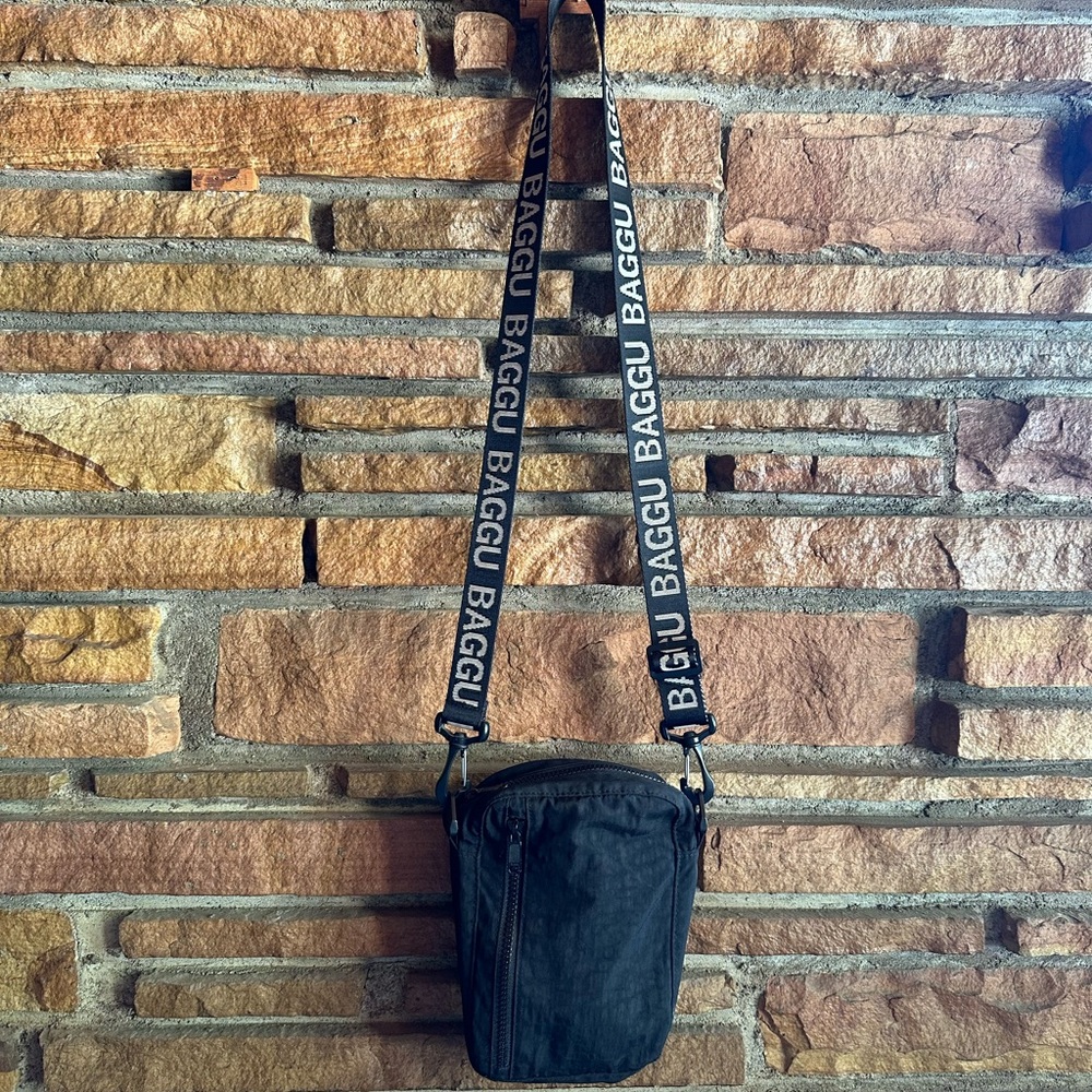 RARE Baggu Sport Crossbody with White Logo